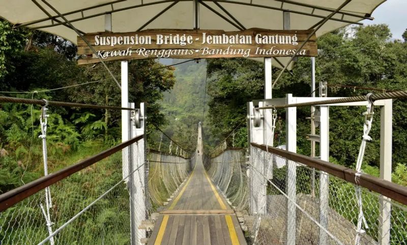 Bandung Private Tour - Kawah rengganis and Rengganis Suspension Bridge .
Bandung has been named to have the longest suspension bridge in South East Asia. This bridge has attracted the domestic and foreign tourist.