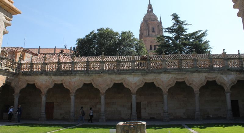 Salamanca Private Tour - Patio escuela menores