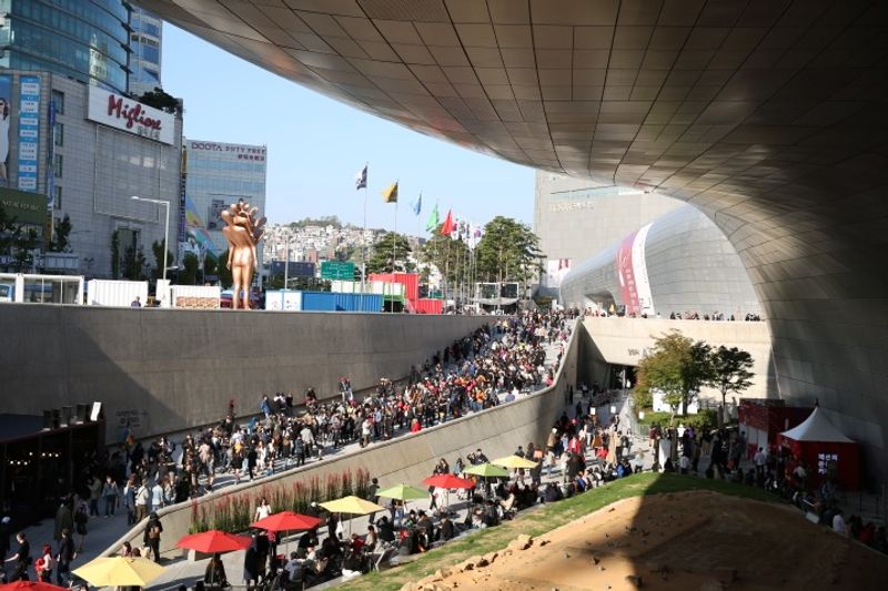 Seoul Private Tour - Dongdaemun Design Plaza