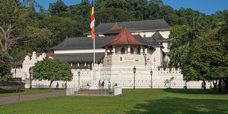 Colombo Private Tour - The tooth relic temple kandy 