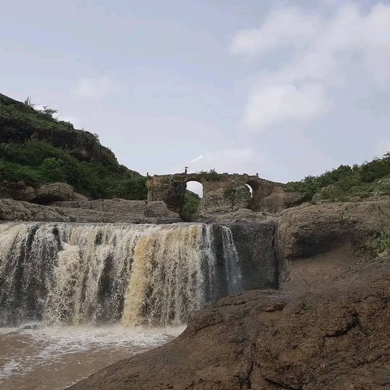 Addis Ababa Private Tour - Waterfall and Portuguese bridge 