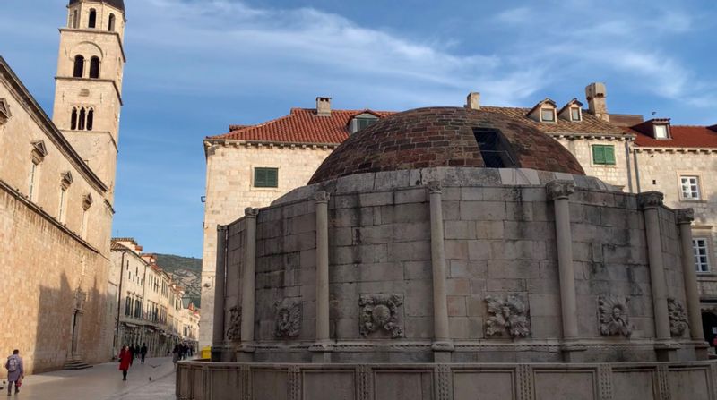 Dubrovnik Private Tour - Big Onofrio’s fountain and view of the main street Stradun