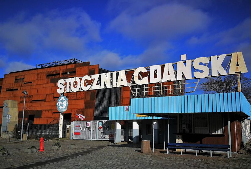 Gdansk Private Tour - Historic gate of Gdansk shipyard today. In the background we can see the building of the European Solidarity Center.