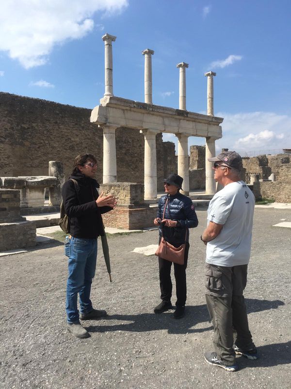 Pompeii Private Tour - Roberto guides at Pompeii 