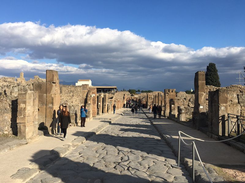 Pompeii Private Tour - Pompeii street 