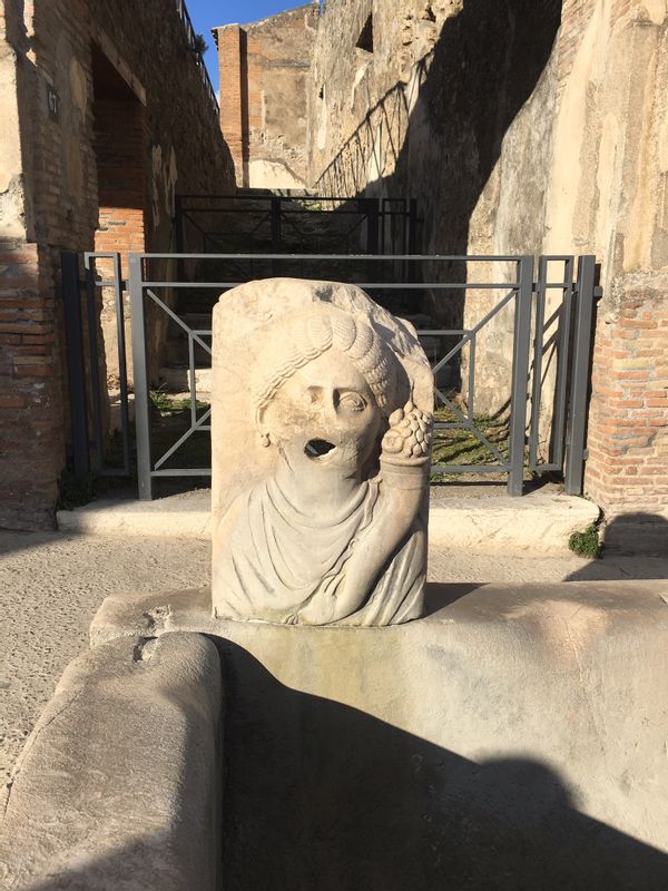 Pompeii Private Tour - Roman Fountain