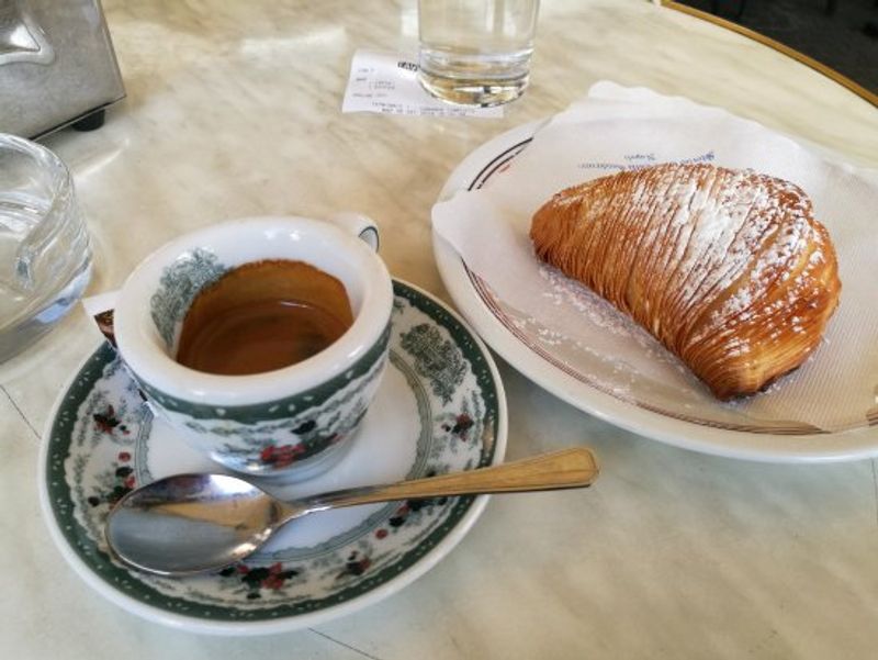 Naples Private Tour - Caffè and sfogliatella