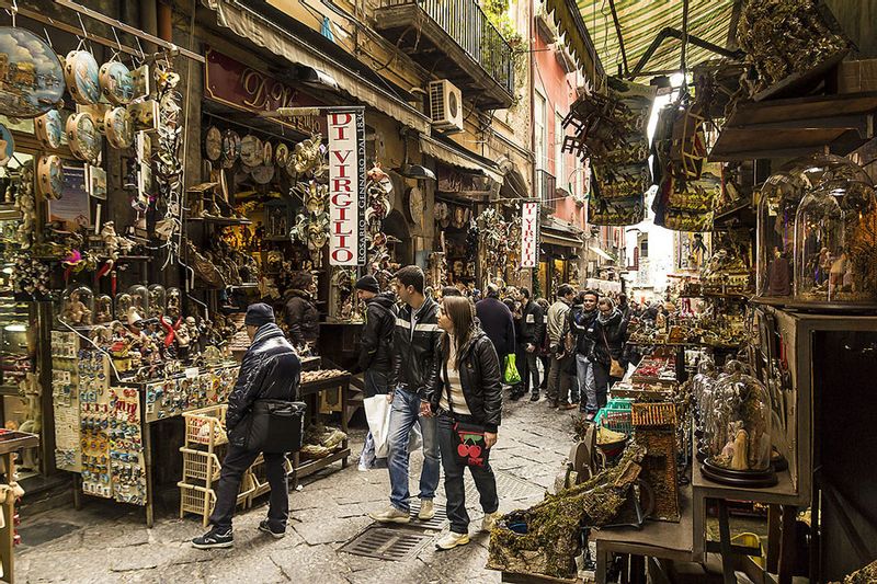 Naples Private Tour - San Gregorio Armeno, old town. Artisan shops.