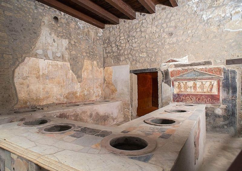 Pompeii Private Tour - Thermopolium (roman snack bar)