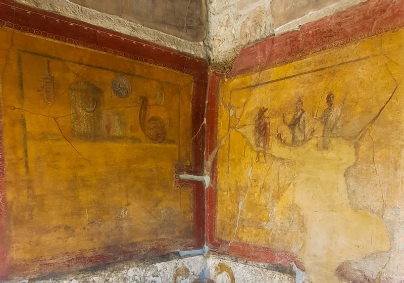 Pompeii Private Tour - Shrine of deities