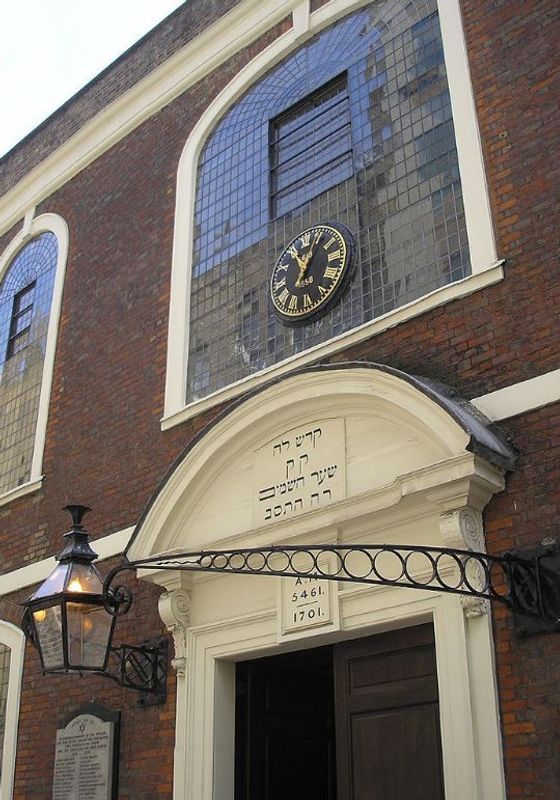London Private Tour - 1701 Synagogue