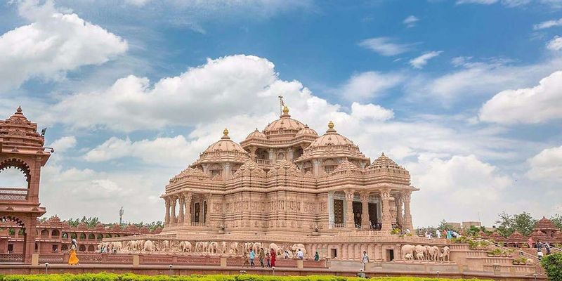 Delhi Private Tour - Marvel at the Lotus, Lakshmi Narayan, and Akshardham temples while learning about the religious and traditional values of India from a local guide.