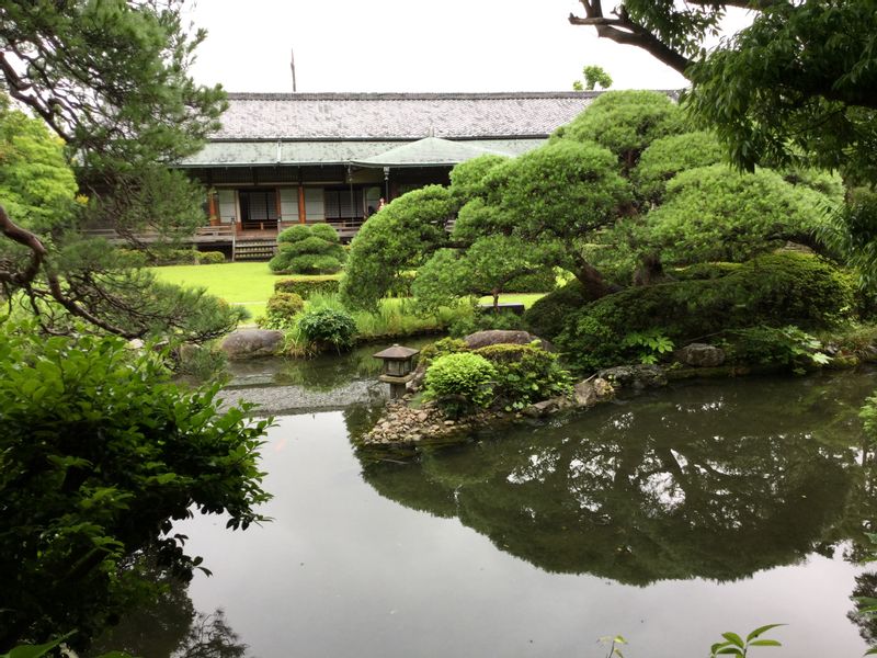 Tokyo Private Tour - Guest rooms of the temple behind the garden