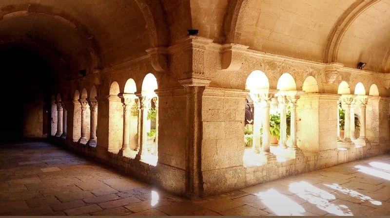 Aix en Provence Private Tour - Cloister Ste Remy de Provence