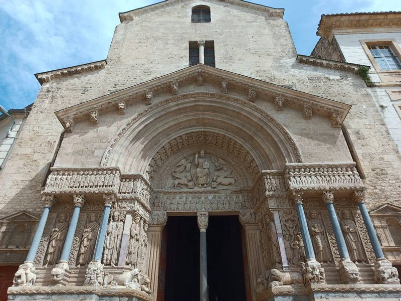 Aix en Provence Private Tour - Ste Trophime Arles