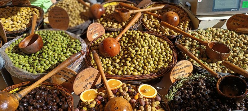 Marseille Private Tour - market