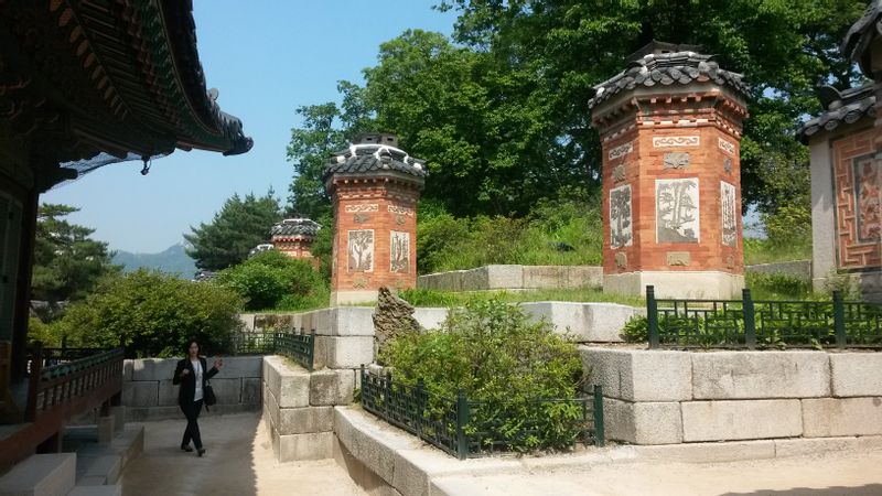 Seoul Private Tour - Palace chimneys behind the harem, famous for their dignified yet folksy art.