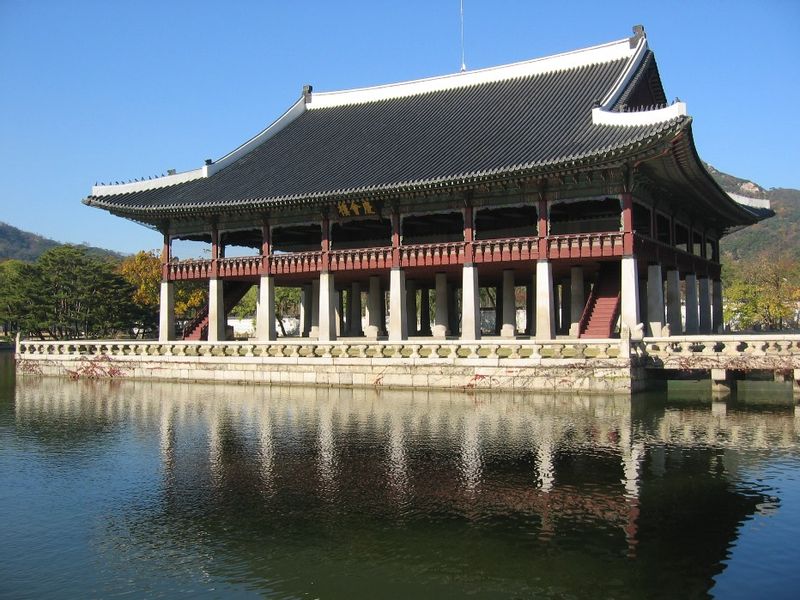 Seoul Private Tour - The Pleasure-Paradise Pavilion of Gyeongbok-gung, the main royal palace, a queen of all oriental architecture.