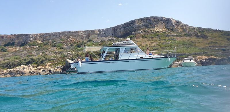 Malta Private Tour - The motor cabin cruiser 'Blue Lagoon'