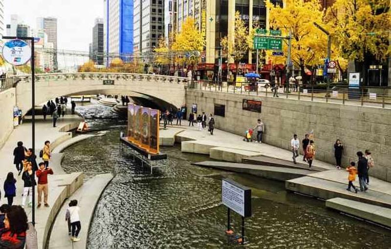 Seoul Private Tour - Cheonggye-cheon Stream