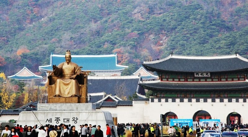 Seoul Private Tour - Seoul Square with Great King Sejong statue and Gwanghwa-mun Gate