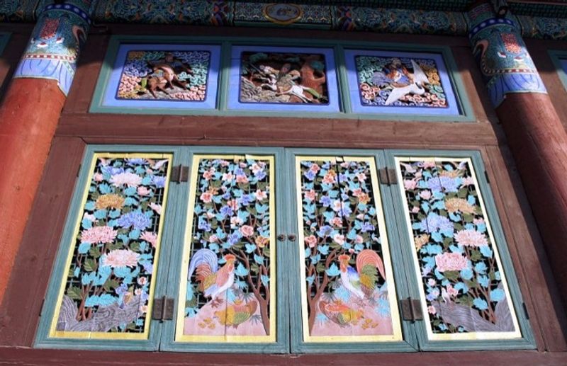 Seoul Private Tour - Carved Doors in Jogye-sa Temple