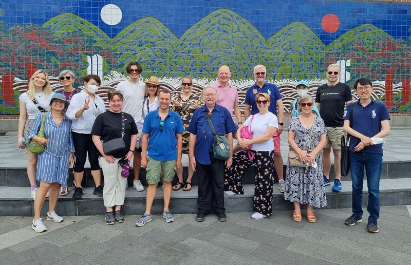 Seoul Private Tour - Insa-dong Mural with 2022 tour-group