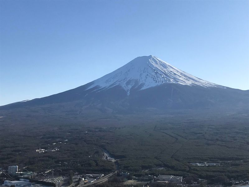 Mount Fuji Private Tour - This is a typical view of Mt. Fuji in the spring. It entertains both your eyes and senses with still snow covered top and gentle breeze of spring time.