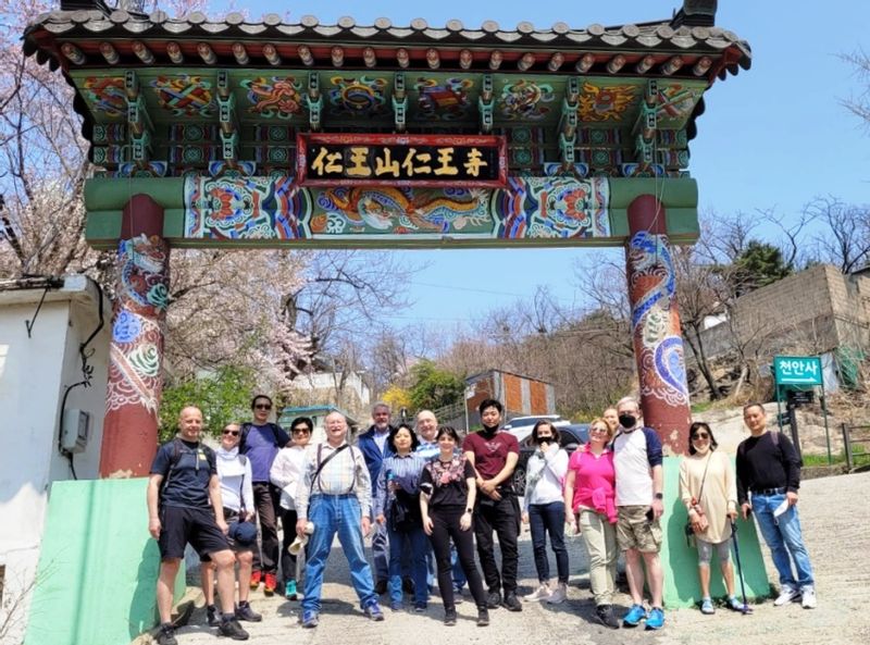 Seoul Private Tour - With the German Embassy Tour-Group at the front gate of the Shamanic Complex, 2019.