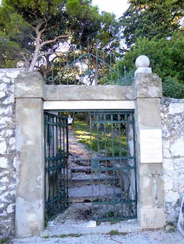 Split Private Tour - Jewish cemetery