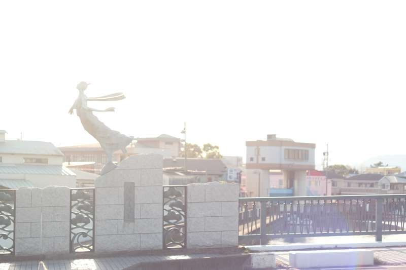 Shimizu Private Tour - The statue of the heavenly maiden, who appears in the local folk tale "Hagoromo," near Shimizu Port