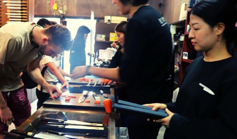 Osaka Private Tour - Knife shop! Use the Japanese and western style knifes and learn how to correctly use them. Sharping lessons also privided. 