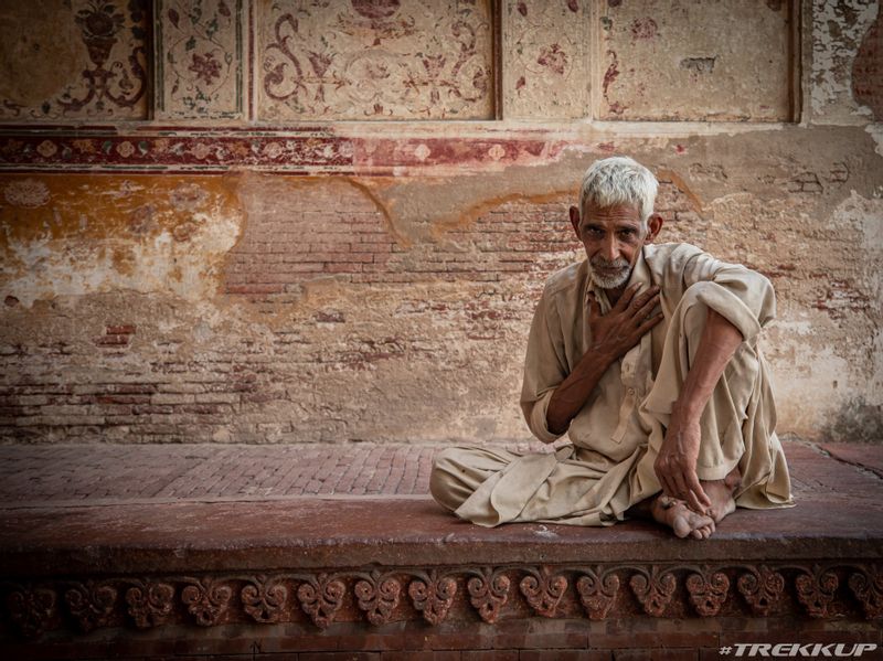 Lahore Private Tour - Old Man in Lahore