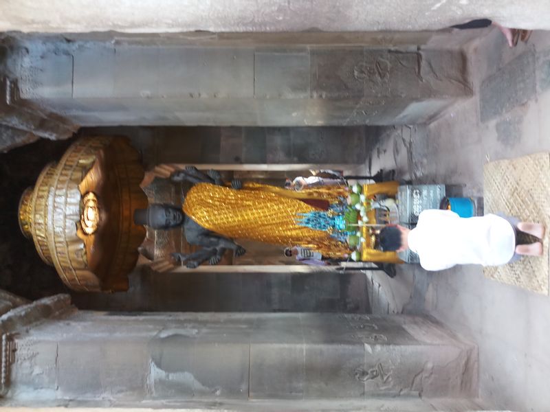 Siem Reap Private Tour - Statue of Vishnu at Angkor wat