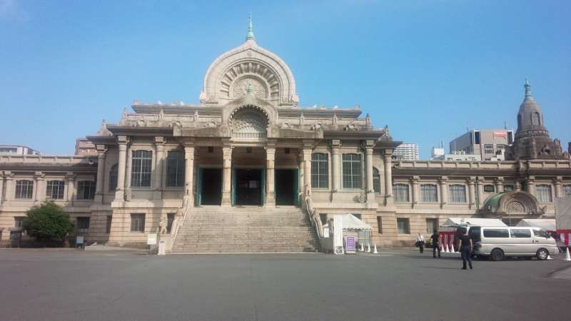 Tokyo Private Tour - The most prestigious and beautiful temple in Tokyo. More than eighty year old exotic Indian style temple, Tsukiji Hongwanji Temple enables you to enjoy a quiet and relaxing time. Its gorgeous pipe organ is a must see. 