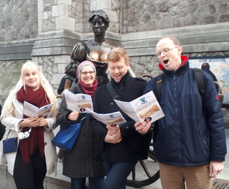 Dublin Private Tour - Singing away to their hearts content...