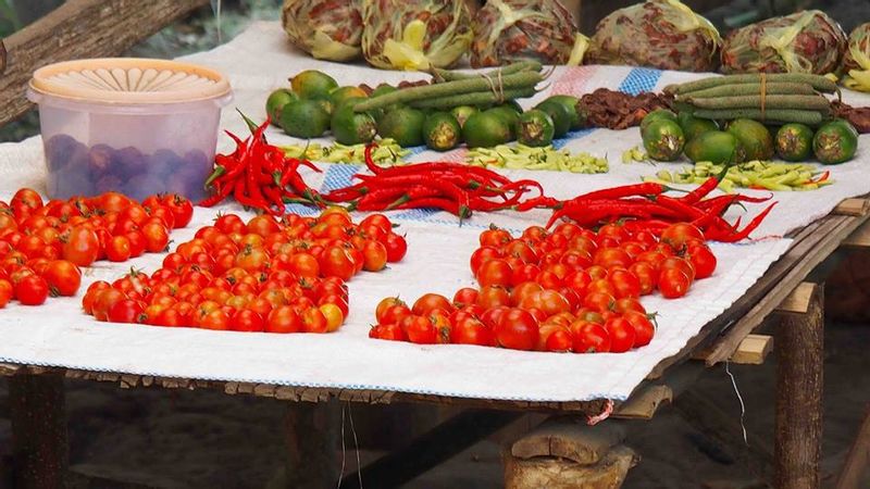 East Nusa Tenggara Private Tour - A local market in Moni