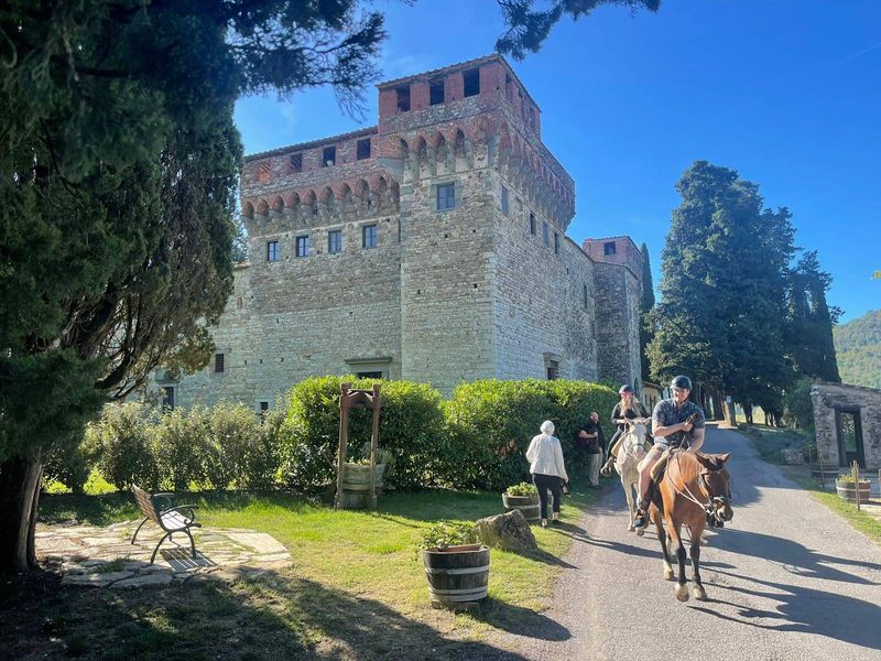 Florence Private Tour - Castles and ancient villas along the paths