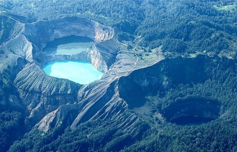 East Nusa Tenggara Private Tour - The three crater lakes of Kelimutu from the air