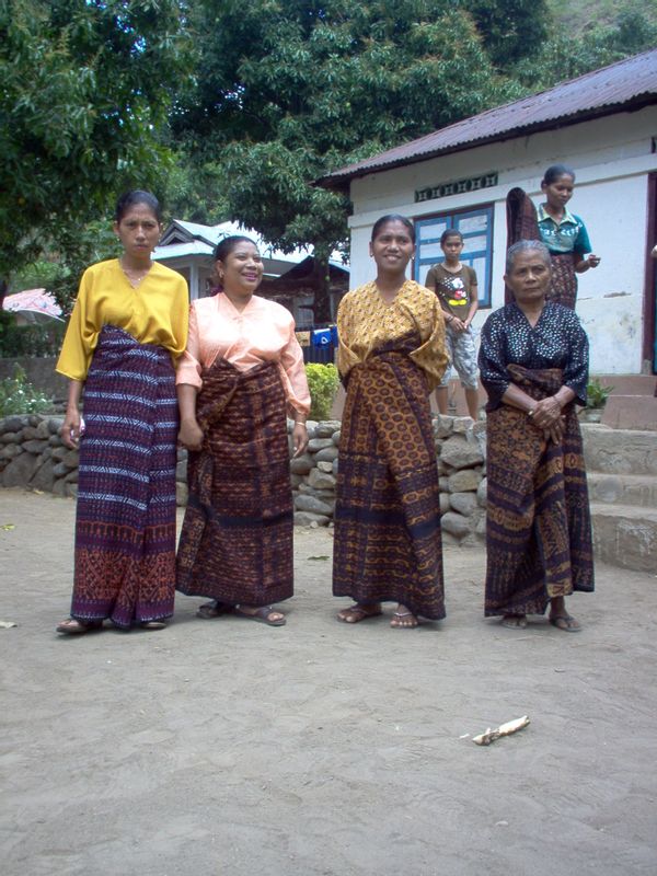 East Nusa Tenggara Private Tour - Traditional dress of Lio-Ende