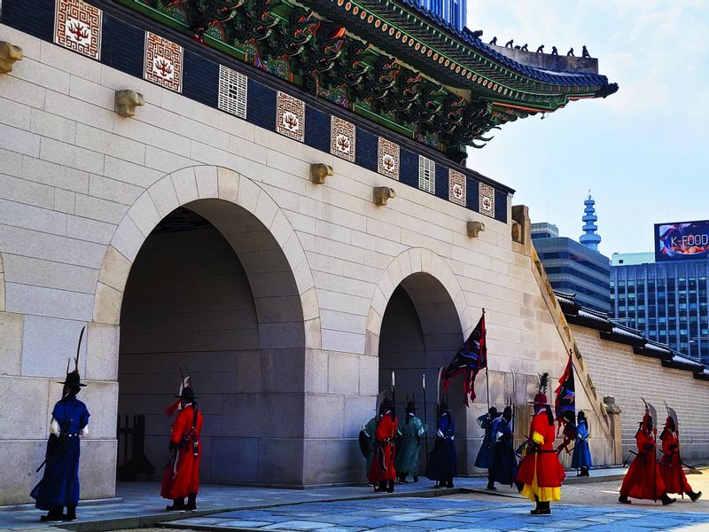 Seoul Private Tour - Gwanghwamun gate, main gate of Gyeongbokgung palace