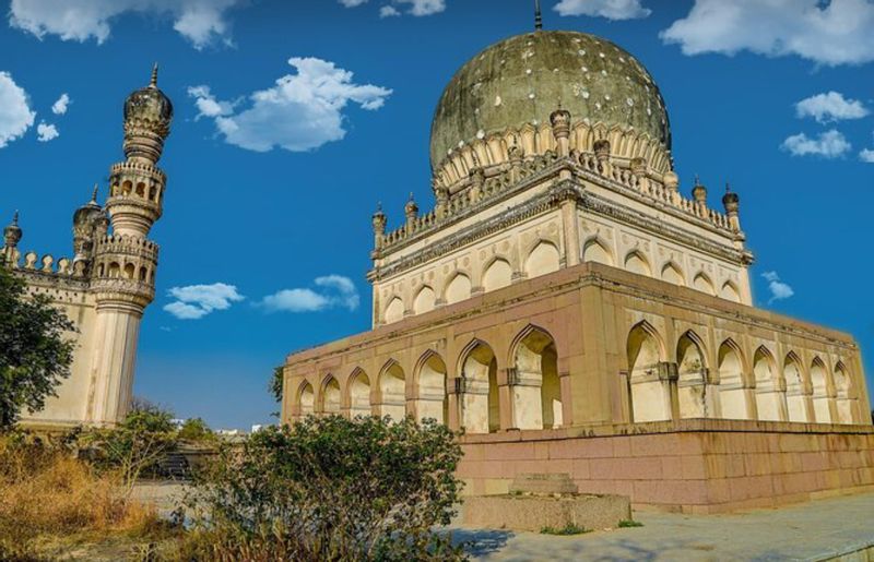 Hyderabad Private Tour - Quran shah tombs