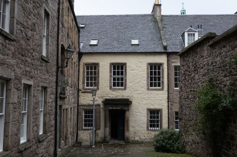 Edinburgh Private Tour - Tweedale Court