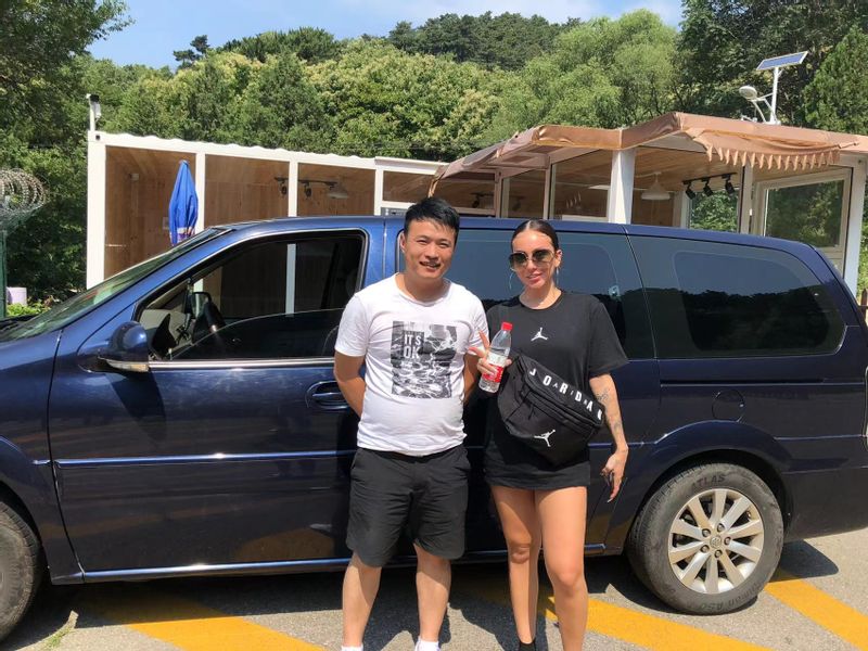 Beijing Private Tour - Driver Su with customer 