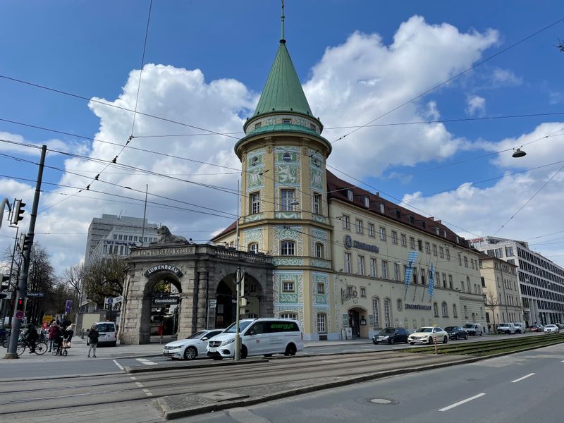 Munich Private Tour - Löwenbräukeller