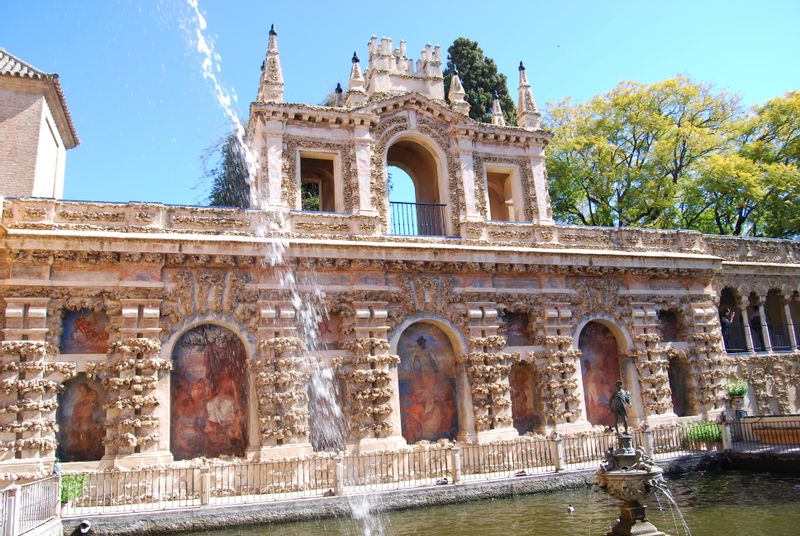 Seville Private Tour - Real Alcazar. Grotesque Gallery