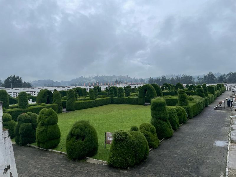Quito Private Tour - Tulcan Cemetery 3