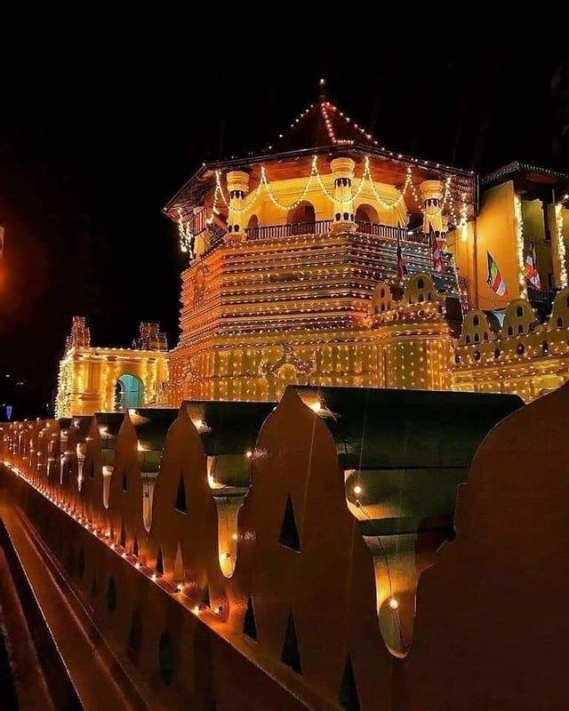 Colombo Private Tour - Temple of tooth relic - Kandy