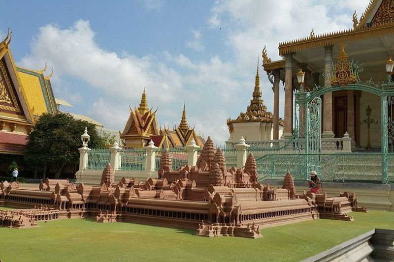 Phnom Penh Private Tour - Royal Palace