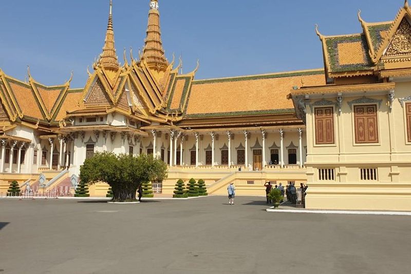 Phnom Penh Private Tour - Royal Palace